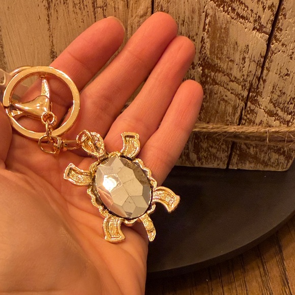 Green and Gold Turtle Keychain - Picture 2 of 3